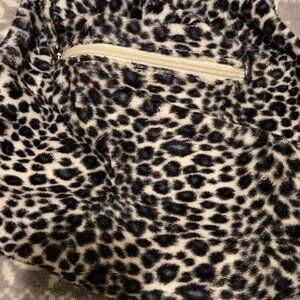 Leopard B & W faux fur carry pull rope bag~